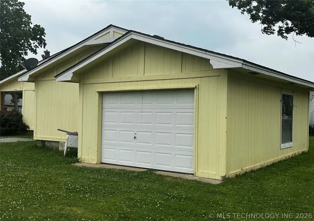 Homes for sale in Claremore, OK | 718 E 5th St, Claremore, OK 74017 | MLS# 2618307