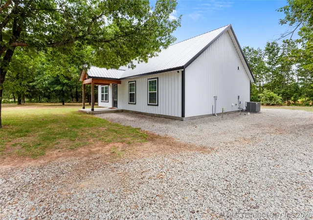 3rd image of 420728 E 1168, Eufaula, OK 74426 | MLS# 2618310