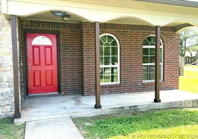 Photo 2 of Single family home for sale at 1502 Ne 2nd Street, Wagoner, OK 74467 | MLS# 2618099 | Listing updated on 2026-08-25