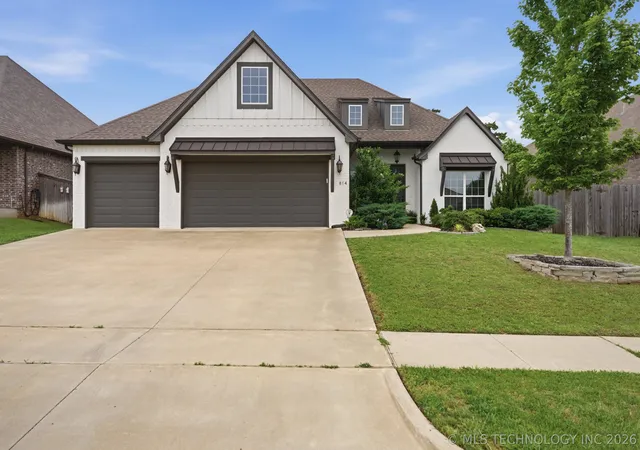 Photo 3 of Sale Pending at 814 E Delmar Pl, Broken Arrow, OK 74012 | MLS# 2618340 | Listing updated on 2026-08-20