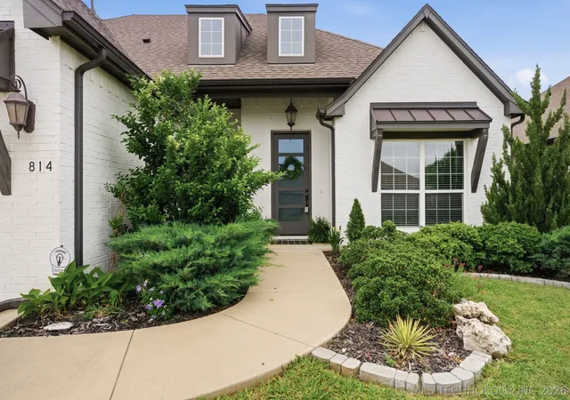 Photo 4 of Sale Pending at 814 E Delmar Pl, Broken Arrow, OK 74012 | MLS# 2618340 | Listing updated on 2026-08-20