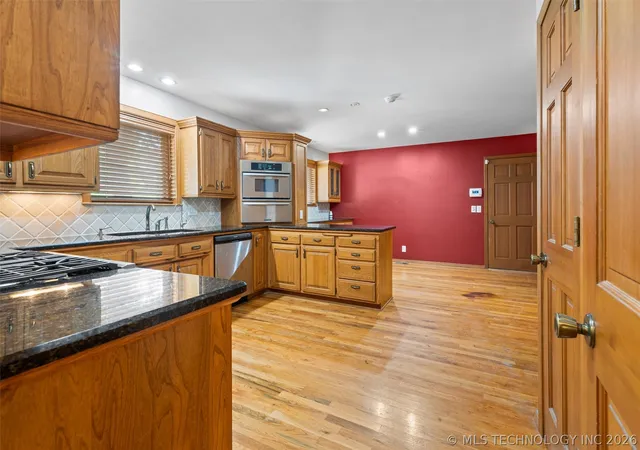 3rd image of 633 Kenwood Dr, Bartlesville, OK 74006 | MLS# 2618215