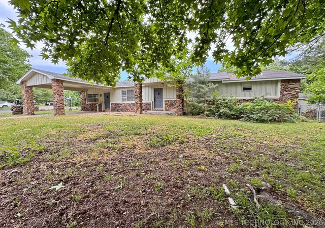 3rd image of 110 Brewer Ave, Tahlequah, OK 74464 | MLS# 2618352