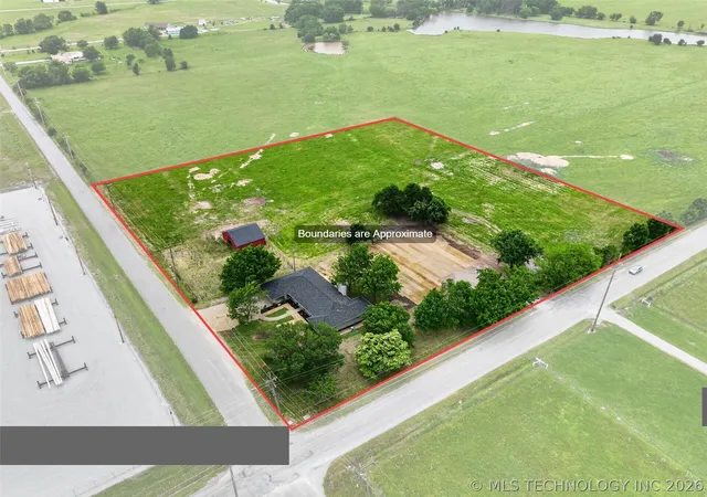 Homes for sale in Pryor, OK | 2025 Ne 5Th St, Pryor, OK 74361 | MLS# 2618338