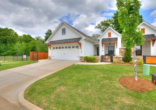 Homes for sale in Broken Arrow, OK | 7707 S Redbud Ave, Broken Arrow, OK 74011 | MLS# 2618216