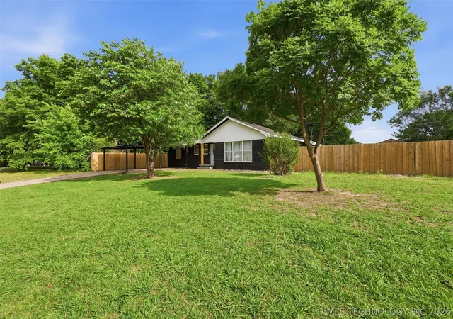 2nd image of 909 W 9th St, Ada, OK 74820 | MLS# 2618402