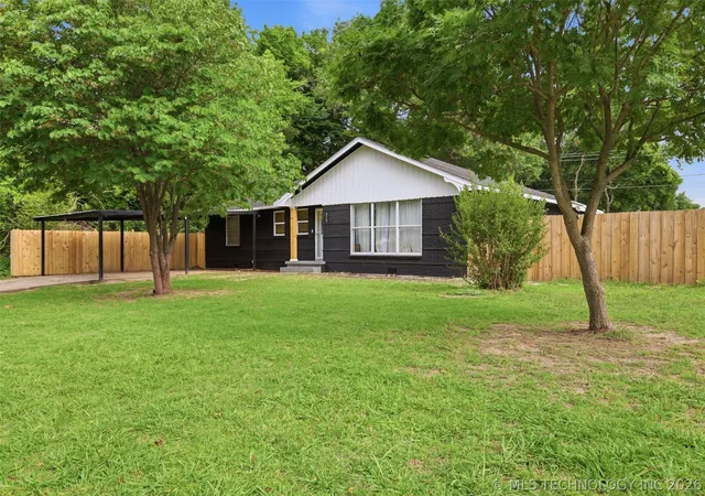 Photo 3 of Sale Pending at 909 W 9th Street, Ada, OK 74820 | MLS# 2618402 | Listing updated on 2026-08-20
