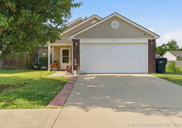 Homes for sale in Sapulpa, OK | 93 W Fairlane Pl, Sapulpa, OK 74066 | MLS# 2618242