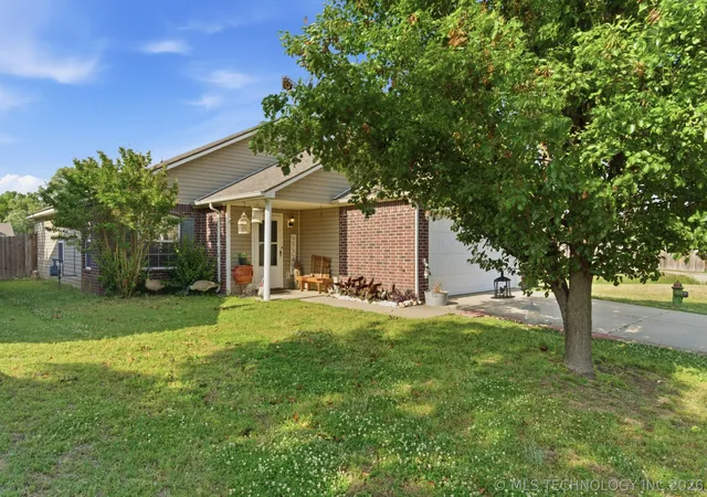 Homes for sale in Sapulpa, OK | 93 W Fairlane Pl, Sapulpa, OK 74066 | MLS# 2618242