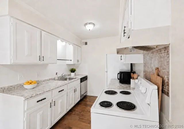 4th image of 6729 S Richmond Ave, Tulsa, OK 74136