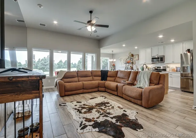Photo 5 of Single family home for sale at 3321 Oak Ridge, Guthrie, OK 73044 | MLS# 2618399 | Listing updated on 2026-08-20