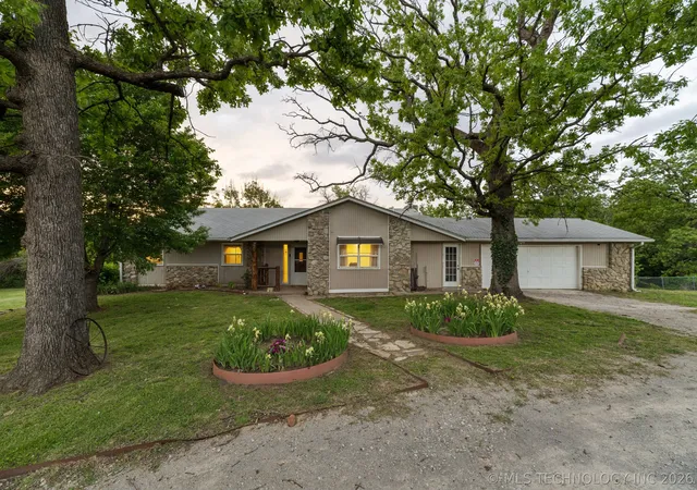 Homes for sale in Bartlesville, OK | 249 County Road 3309, Bartlesville, OK 74003 | MLS# 2618496