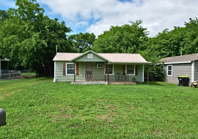 Homes for sale in Ada, OK | 708 W 3rd, Ada, OK 74820 | MLS# 2618529