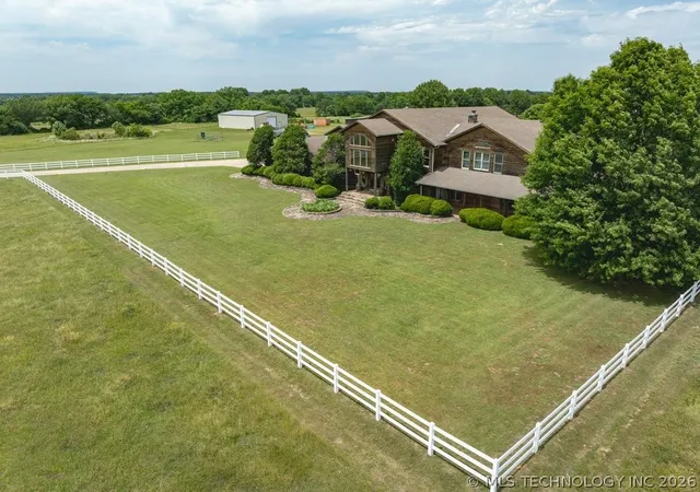 Homes for sale in Porum, OK | 10034 E 233Rd S, Porum, OK 74455 | MLS# 2618511