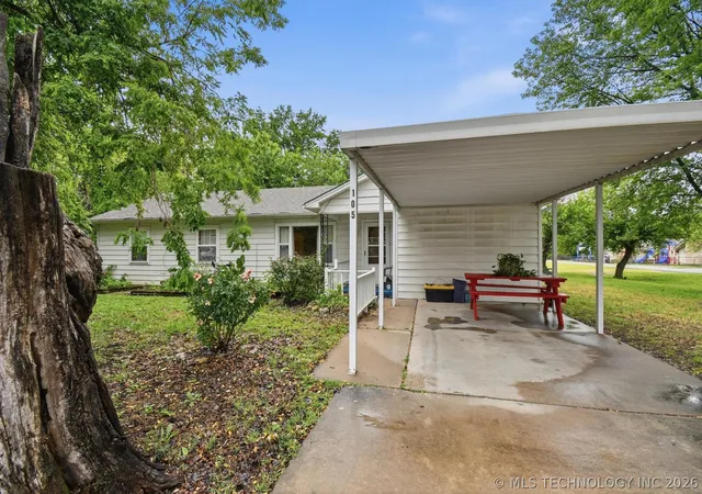 1st image of 105 S Locust St, Oologah, OK 74053 | MLS# 2618717