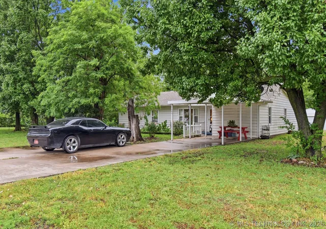 2nd image of 105 S Locust St, Oologah, OK 74053 | MLS# 2618717