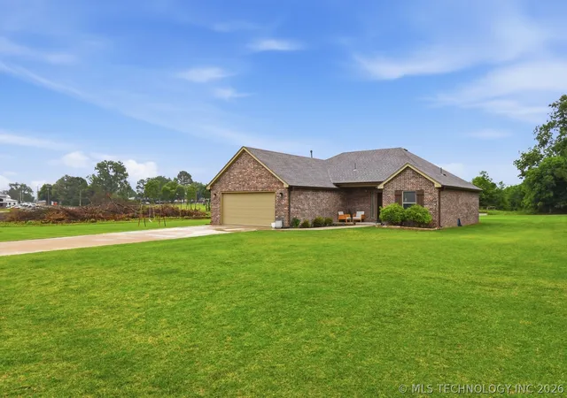Homes for sale in Sand Springs, OK | 40 Osprey Dr, Sand Springs, OK 74063 | MLS# 2618697