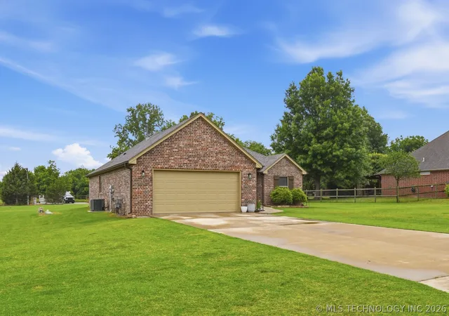 Homes for sale in Sand Springs, OK | 40 Osprey Dr, Sand Springs, OK 74063 | MLS# 2618697