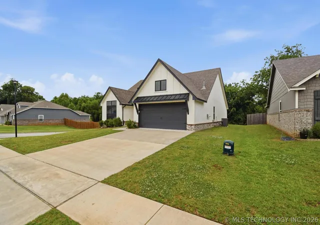 Homes for sale in Broken Arrow, OK | 7312 S Indianwood Ave, Broken Arrow, OK 74011 | MLS# 2618696