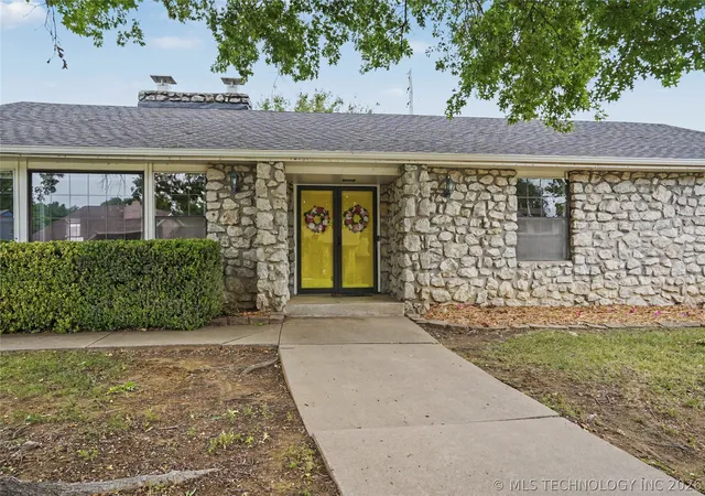 Photo 2 of Single family home for sale at 2003 N Main St, Owasso, OK 74055 | MLS# 2618699 | Listing updated on 2026-08-20