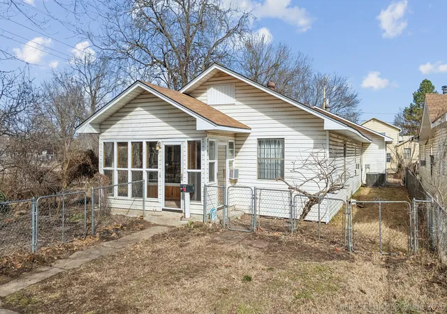 2nd image of 1121 W 9th St, Okmulgee, OK 74447 | MLS# 2618842