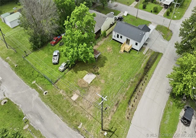Homes for sale in Dewey, OK | 330 N Oak St, Dewey, OK 74029 | MLS# 2618772