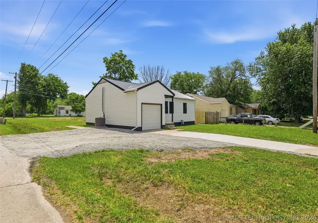 Homes for sale in Dewey, OK | 330 N Oak St, Dewey, OK 74029 | MLS# 2618772