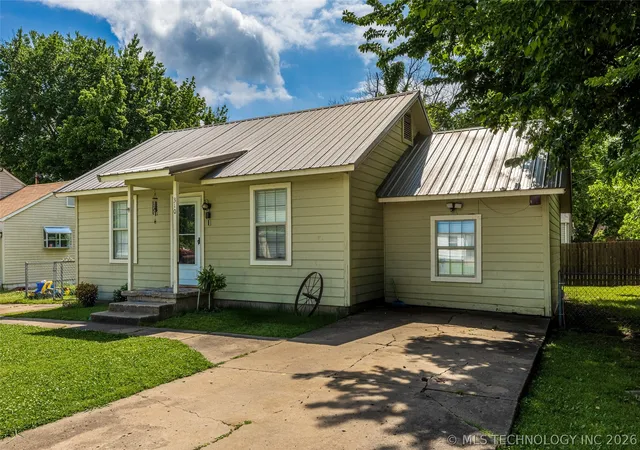 Homes for sale in Pryor, OK | 310 N Sawyer St, Pryor, OK 74361 | MLS# 2618830