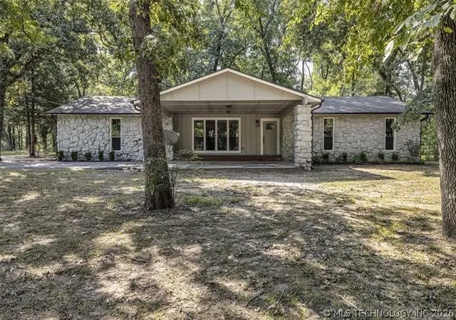 1st image of 1121 W Line Ave, Sapulpa, OK 74066 | MLS# 2618668