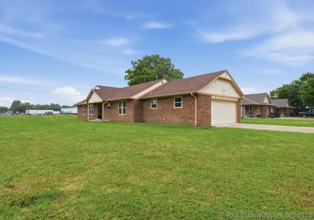 3rd image of 1100 N Oseuma Ave, Claremore, OK 74017 | MLS# 2617994