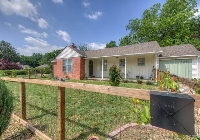 2nd image of 704 N Knoxville Ave, Tulsa, OK 74115 | MLS# 2618869