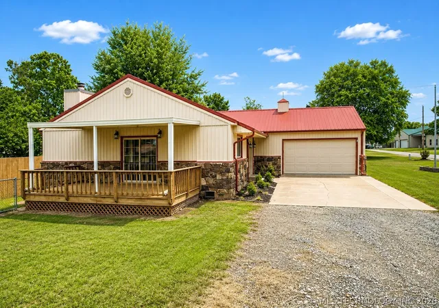 Photo 3 of Single family home for sale at 237 Hamilton Rd, Eufaula, OK 74432 | MLS# 2618565 | Listing updated on 2026-08-20