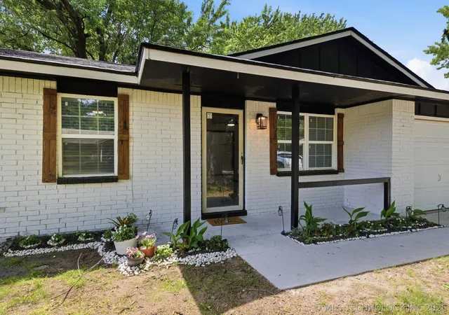 Homes for sale in Glenpool, OK | 13826 S Elm Ave, Glenpool, OK 74033 | MLS# 2618982
