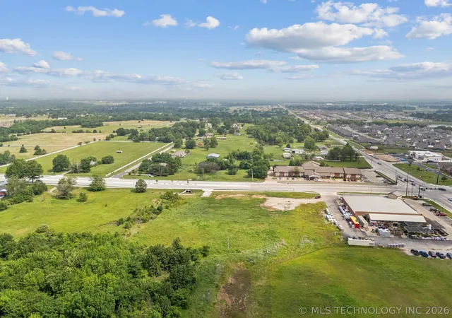2nd image of 12708 N 116th St, Owasso, OK 74055 | MLS# 2619023