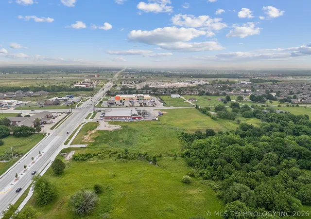 3rd image of 12602 E 116Th St N, Collinsville, OK 74021 | MLS# 2619025