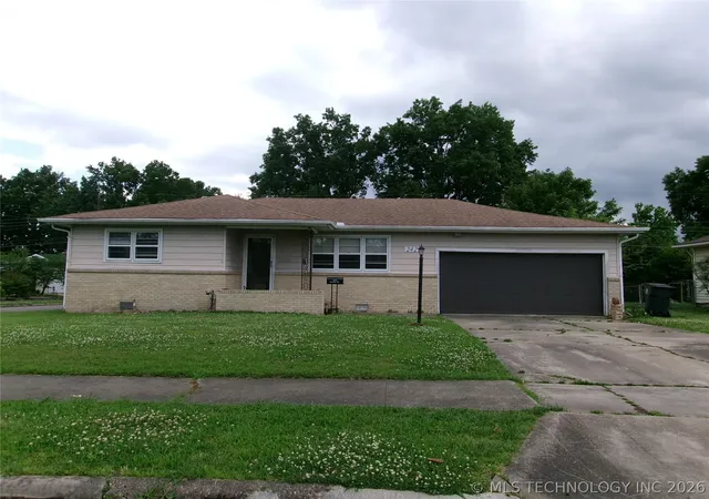 Homes for sale in Muskogee, OK | 2425 Hilltop Ave, Muskogee, OK 74403 | MLS# 2618973