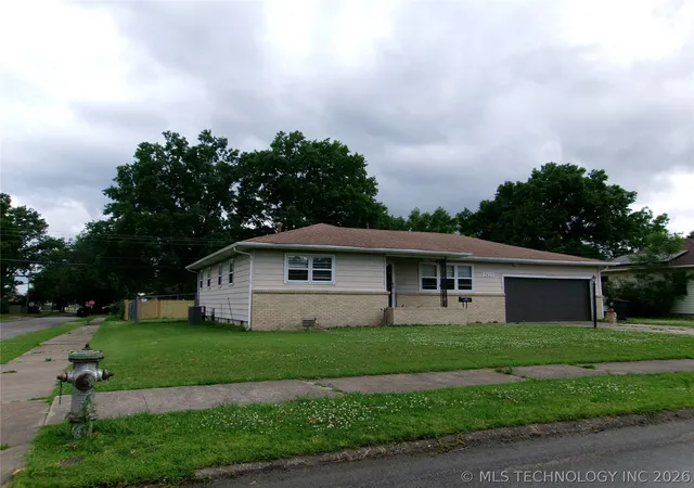 Homes for sale in Muskogee, OK | 2425 Hilltop Ave, Muskogee, OK 74403 | MLS# 2618973
