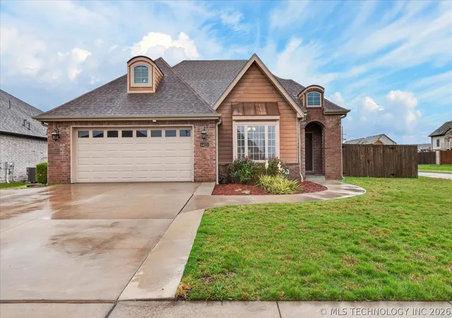 Photo 2 of Single family home for sale at 6422 Foxtail Park Dr, Bartlesville, OK 74006 | MLS# 2618286 | Listing updated on 2026-08-28