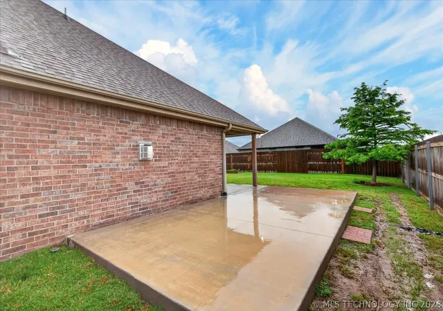 Photo 4 of Single family home for sale at 6422 Foxtail Park Dr, Bartlesville, OK 74006 | MLS# 2618286 | Listing updated on 2026-10-05