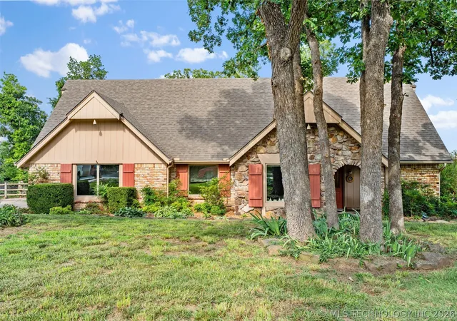 Homes for sale in Bartlesville, OK | 2516 Mountain Rd, Bartlesville, OK 74003 | MLS# 2618195