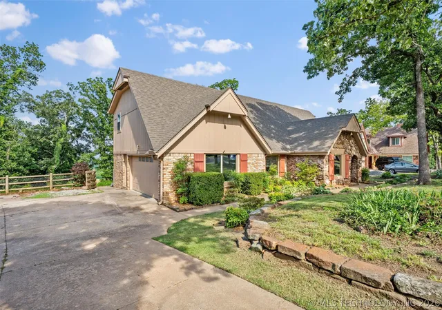 Homes for sale in Bartlesville, OK | 2516 Mountain Rd, Bartlesville, OK 74003 | MLS# 2618195