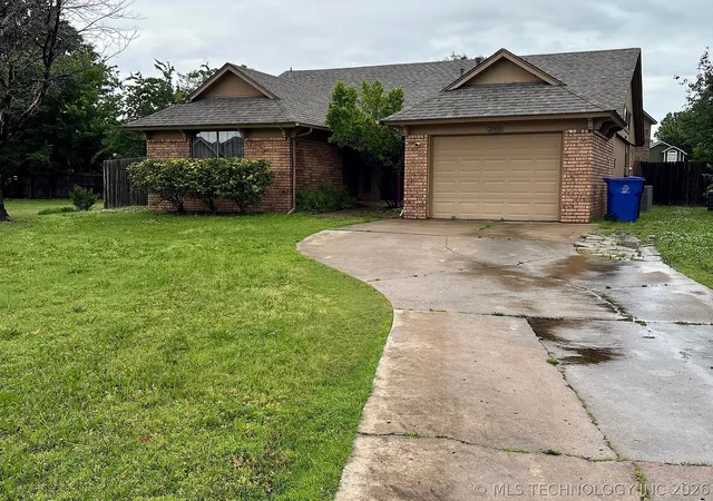 Homes for sale in Broken Arrow, OK | 2709 S Narcissus Pl, Broken Arrow, OK 74012 | MLS# 2617866