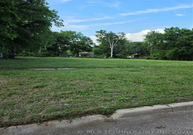 Homes for sale in Ada, OK | 320 W 15th St, Ada, OK 74820 | MLS# 2619104