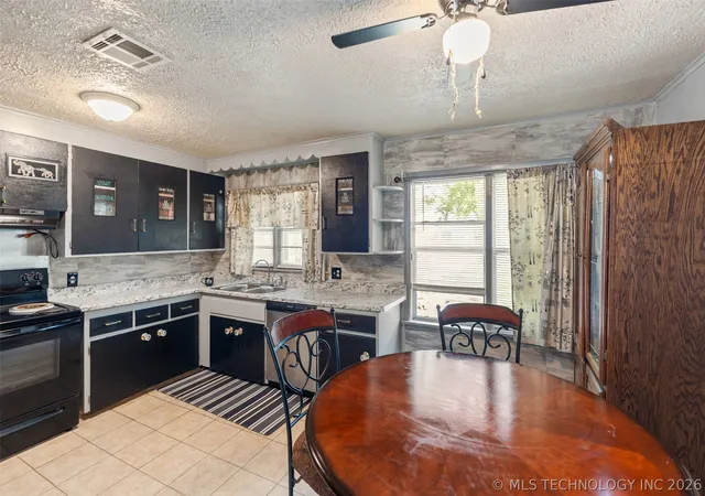 3rd image of 2017 N College Ave W, Tulsa, OK 74110 | MLS# 2619109