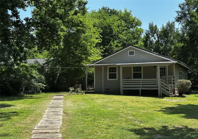 1st image of 747 S Bluff Ave, Tahlequah, OK 74464 | MLS# 2619131