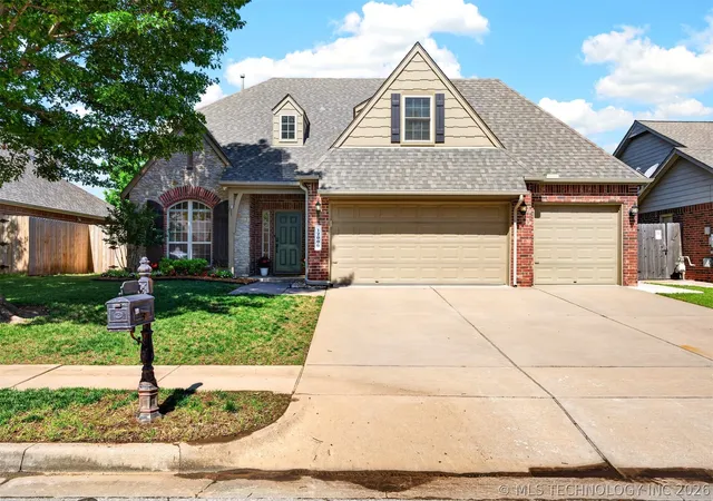 Homes for sale in Jenks, OK | 12006 S Tamarack St, Jenks, OK 74037 | MLS# 2619095