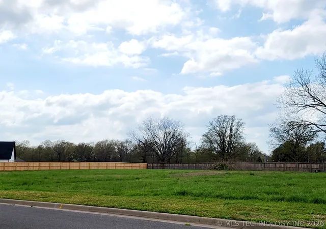 Homes for sale in Tahlequah, OK | 917 Edge Water Blvd, Tahlequah, OK 74464 | MLS# 2619156