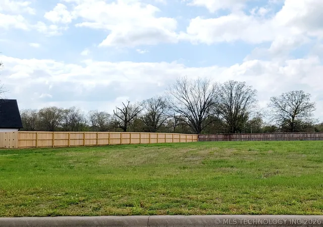 Homes for sale in Tahlequah, OK | 917 Edge Water Blvd, Tahlequah, OK 74464 | MLS# 2619156
