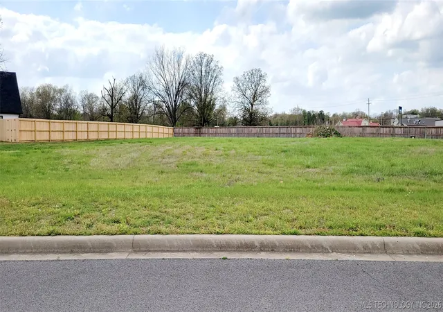 Homes for sale in Tahlequah, OK | 917 Edge Water Blvd, Tahlequah, OK 74464 | MLS# 2619156