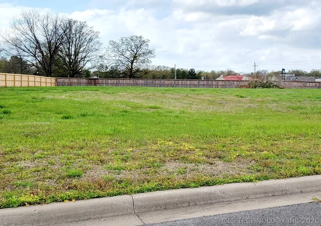 Homes for sale in Tahlequah, OK | 917 Edge Water Blvd, Tahlequah, OK 74464 | MLS# 2619156